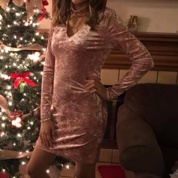 Pink crushed velvet homecoming long sleeve dress - Picture 4 of 4